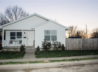 402 N 12th St, Charleston, IL 61920