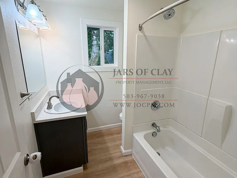 350 NW Willamina Dr — Photo 9