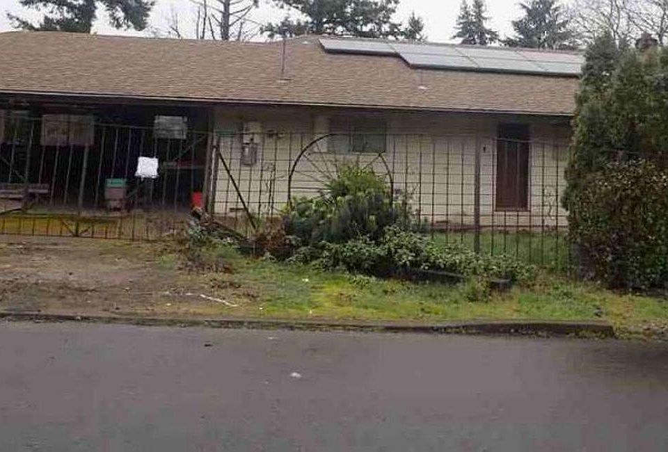 1st image of 423 NE Ginseng Dr