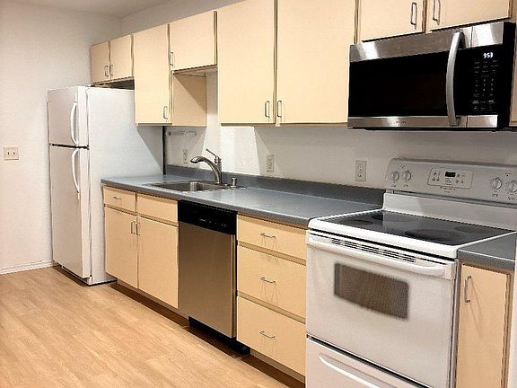 5th image of 1949 S 9th St W APT C