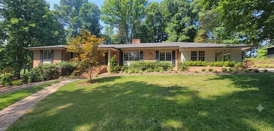 1st image of 301 Woodbrook Dr