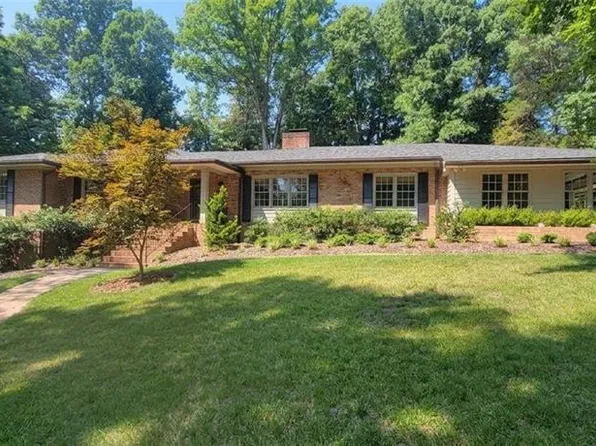 301 Woodbrook Dr, High Point, NC 27262