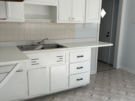 4th image of 2207 S Biltmore Ave