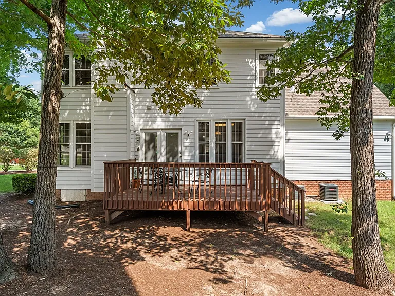 100 Spring Valley Ln — Photo 23