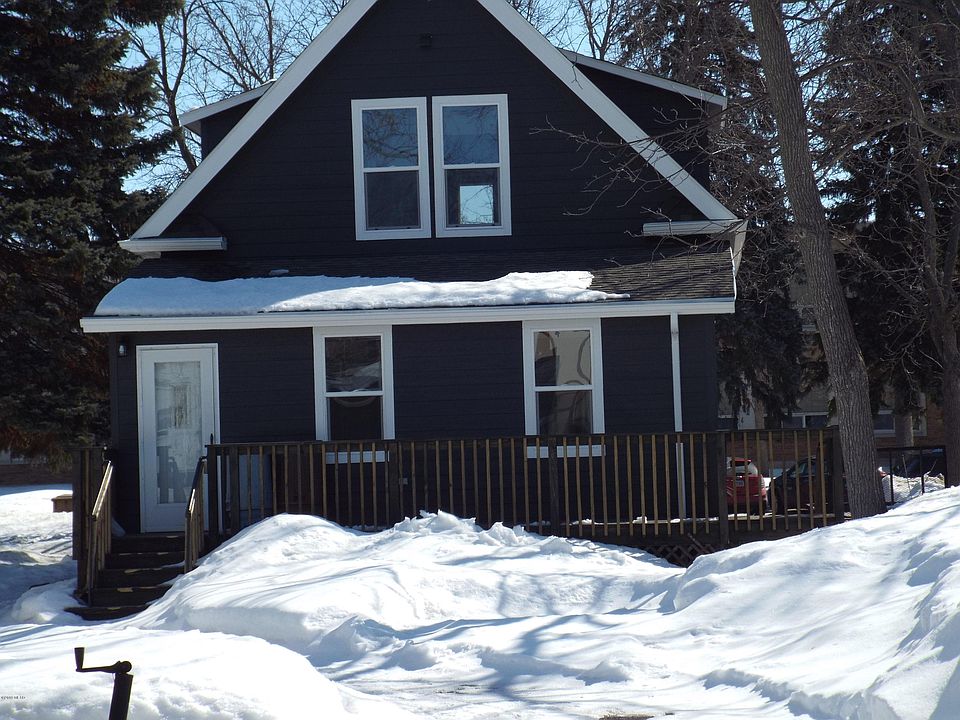 2nd image of 413 2nd St SE