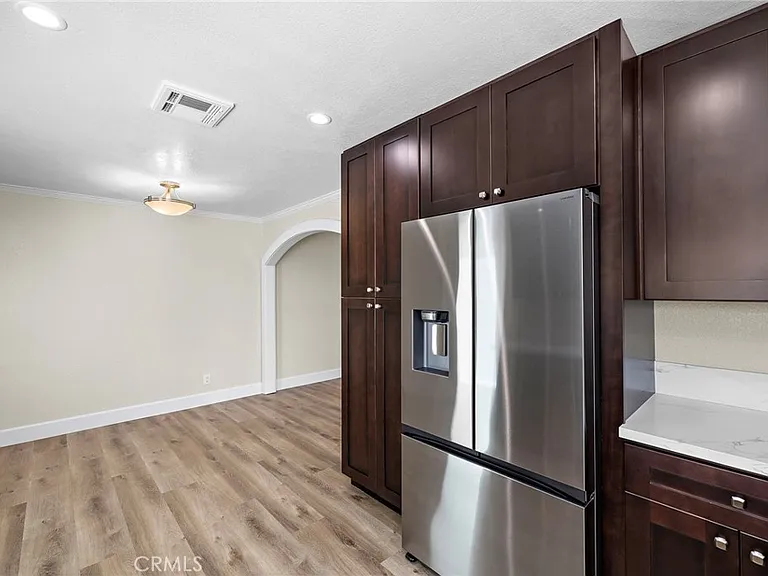 24725 Camarillo St — Photo 5