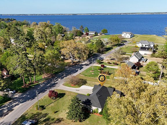5th image of 201 Gaston Drive
