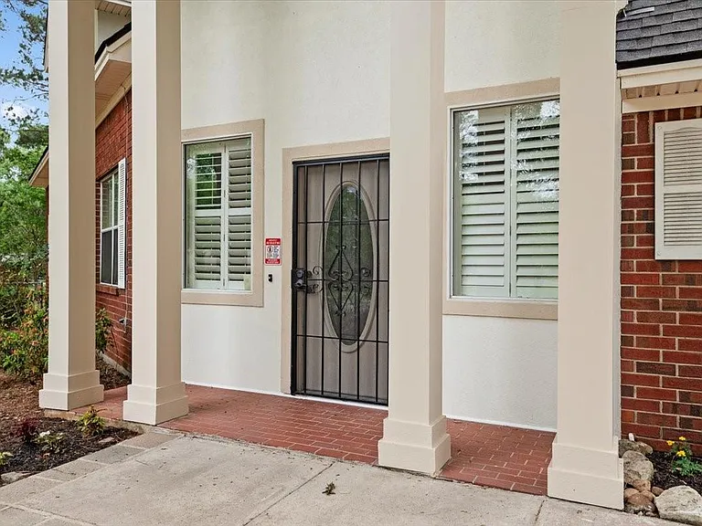 14151 Buckingham Ln — Photo 6