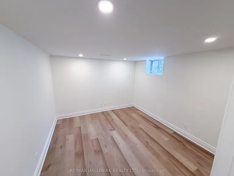 338 Demaine Cres — Photo 9