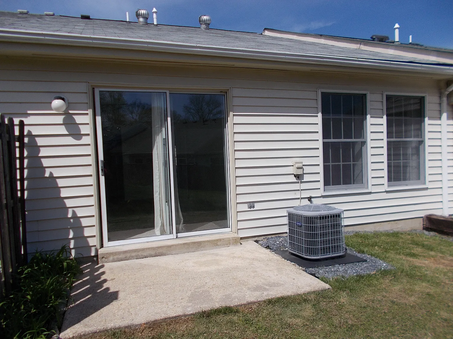 2 bed, 1200 sqft, $2,550 — Photo 2