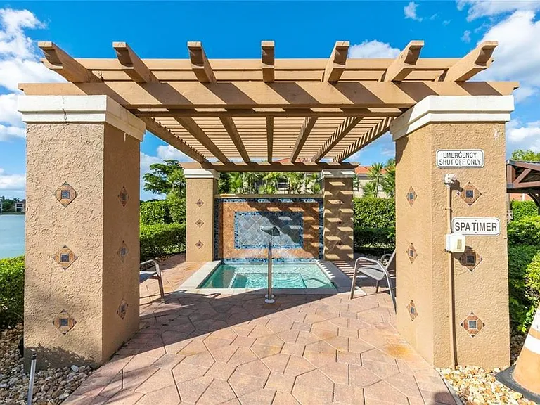 6560 Huntington Lakes Cir #101 — Photo 25