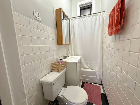 3rd image of 3765 N Kenmore Ave #1W