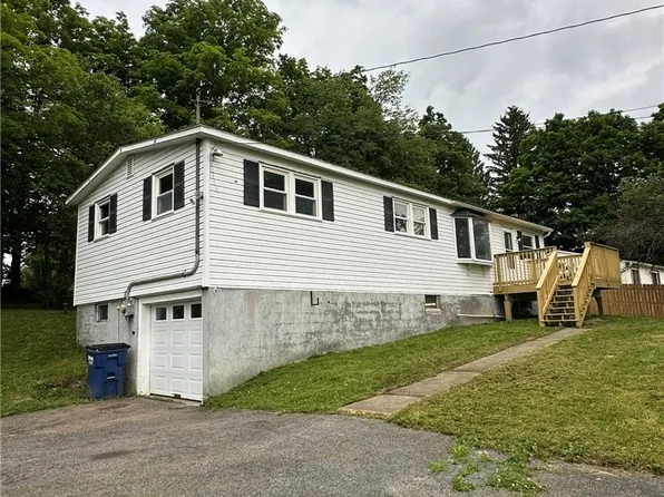 14 Grove St, Tully, NY 13159