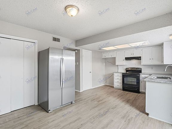 2nd image of 304 Candlewood Ln