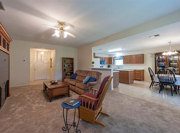 3rd image of 210 Yorkshire Dr