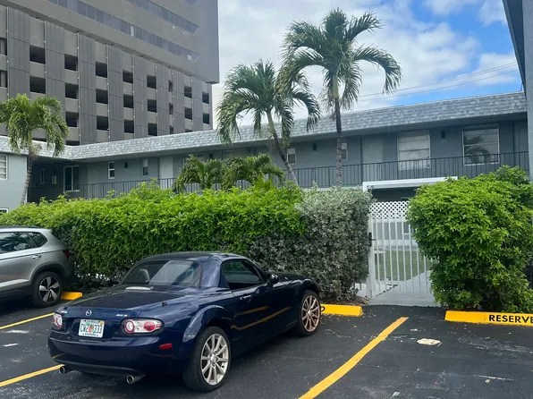 615 NE 8th St, Hallandale, FL