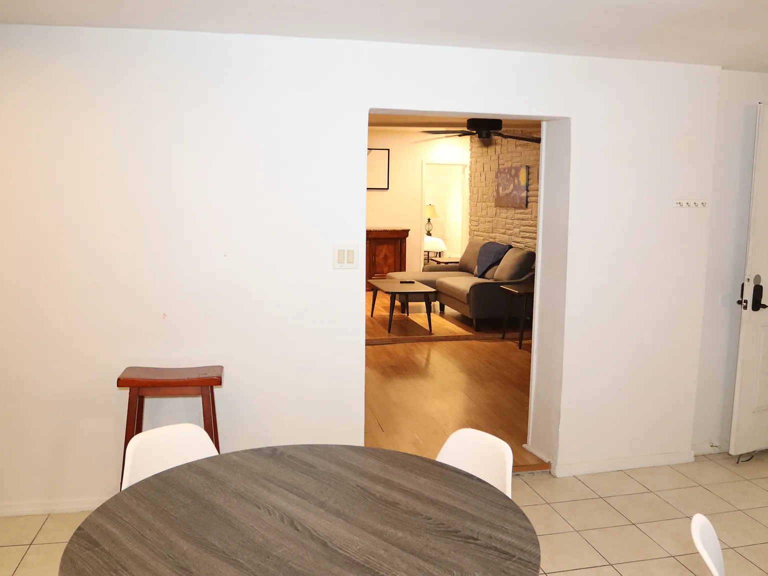 2 bed, 1000 sqft, $2,000 — Photo 4