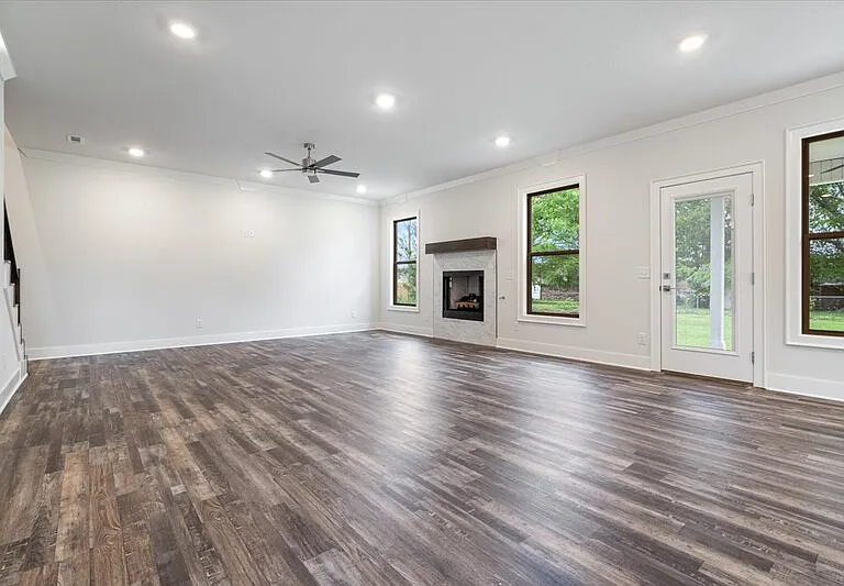1705 S 23rd Pl — Photo 3