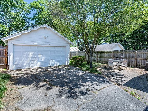 5th image of 3143 Elliot Ave