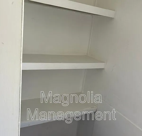31 S Oliver Dr #10 — Photo 5