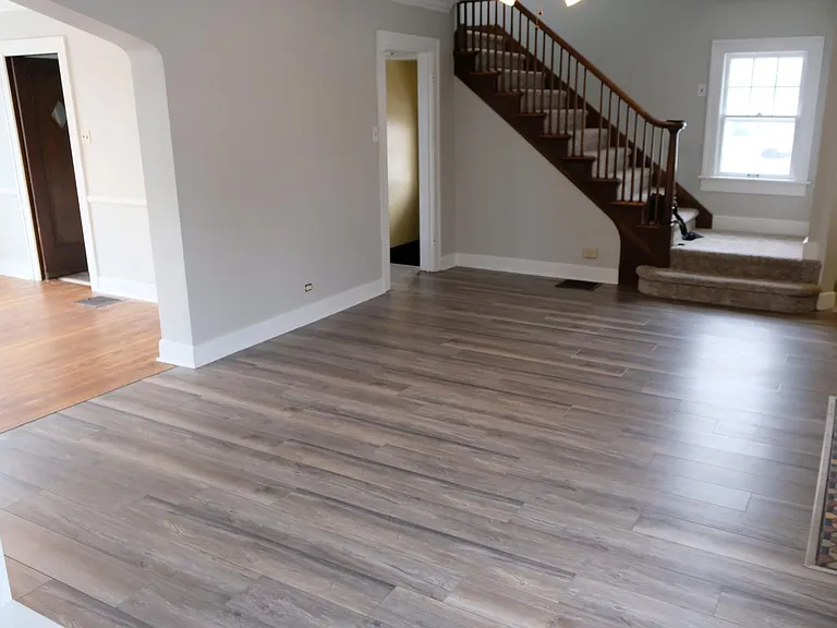 1612 W Riverview Ave — Photo 2