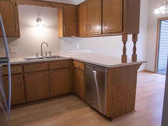 4th image of 8558 Yalta Ln NE