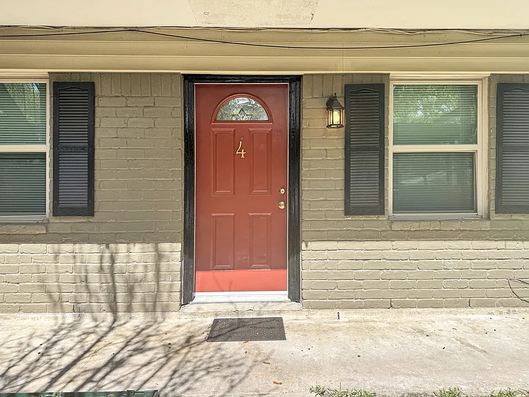 1016 E Walker St — Photo 7