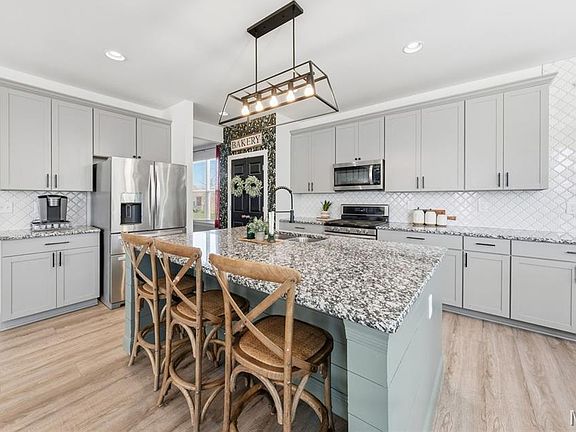 3rd image of 214 Grayleaf Ct