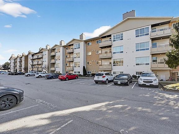 3rd image of 78 Roehampton Ave #416