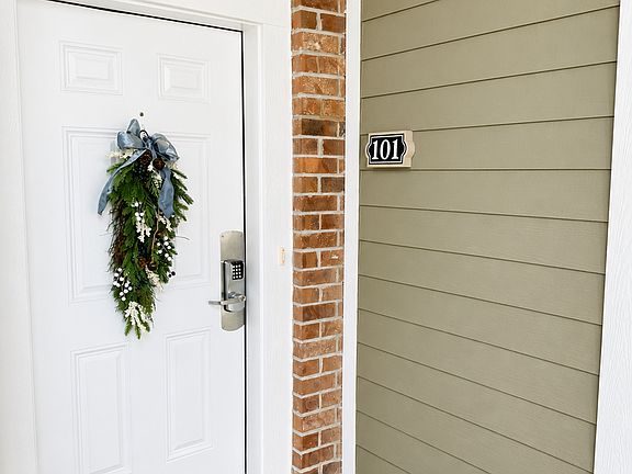 4th image of 4823 Magnolia Lake Dr #101