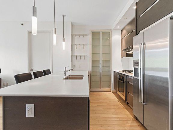 3rd image of 541 Washington Ave Unit 605