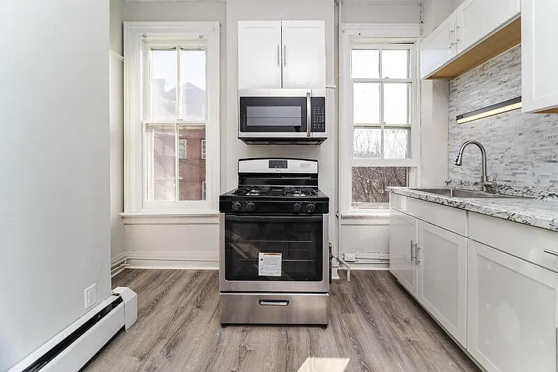 66 13th St — Photo 4