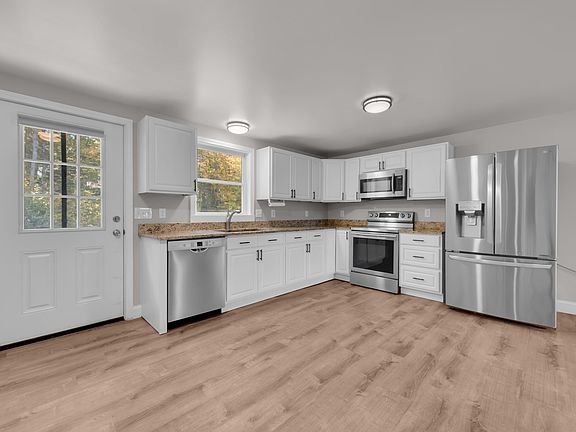 2nd image of 174 N Common Rd #174