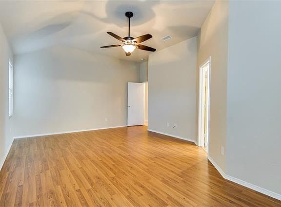 5th image of 111 Hickory Creek Dr
