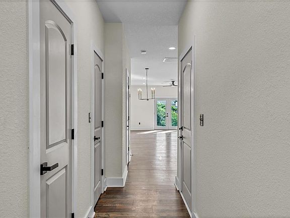2nd image of 402 Bullock St
