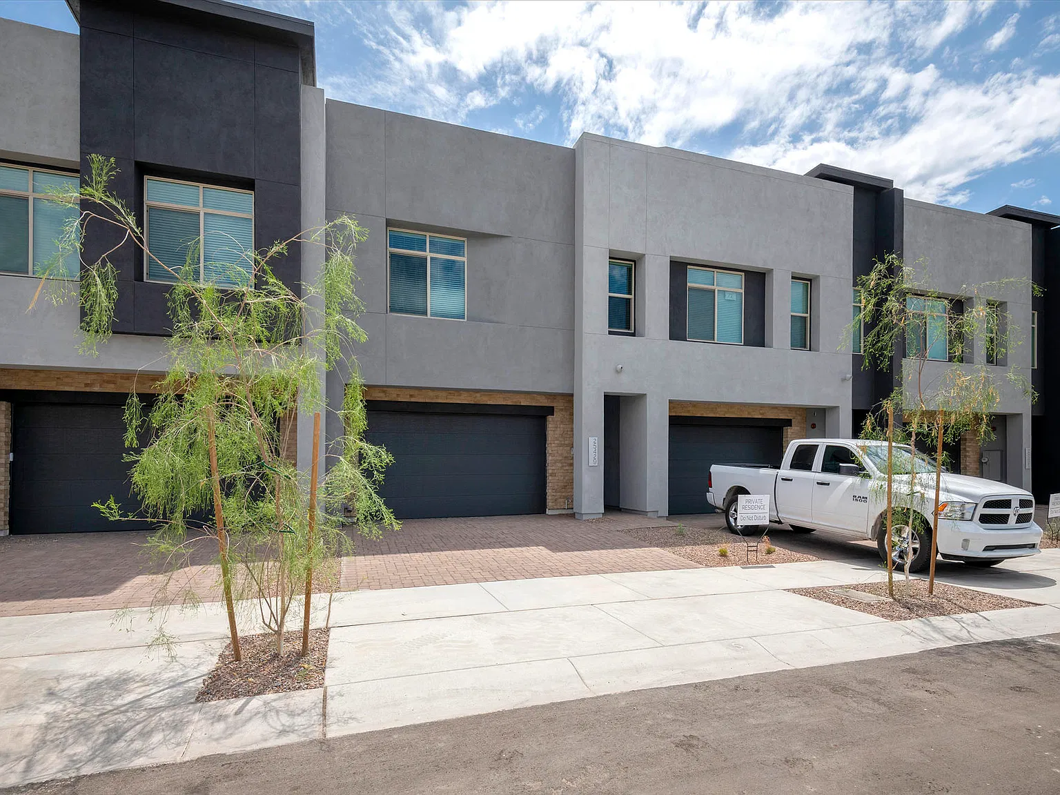 3 bed, 2.5 bath, 2401 sqft, $2,795 — Photo 4
