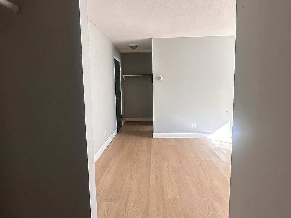 2nd image of 120 Iowa Ave W APT 6