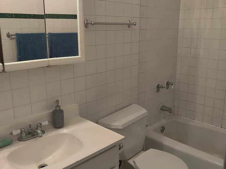2828 N Burling St #401 — Photo 10