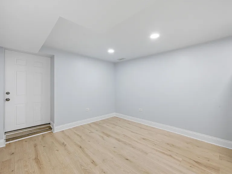 541 N Lawndale Ave — Photo 24