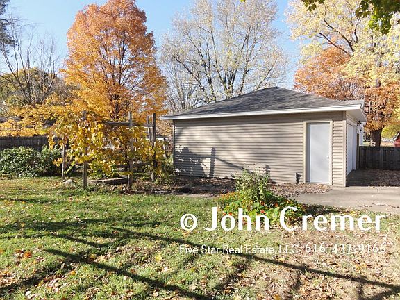 4th image of 1530 Royal Oak St SW