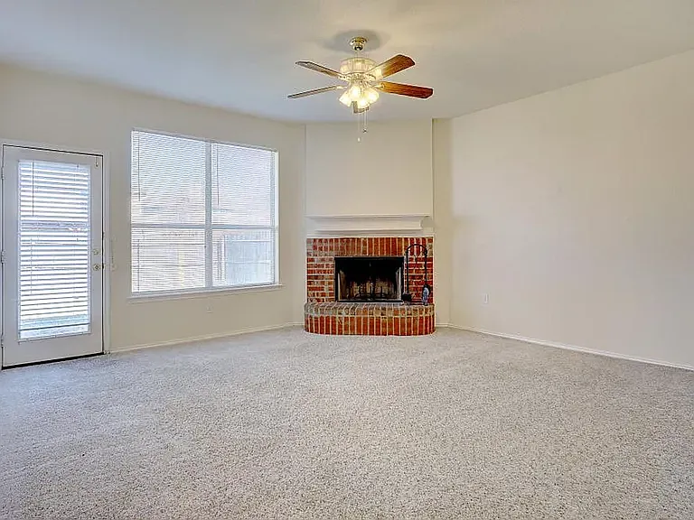 4 bed, 1864 sqft, $2,238 — Photo 4