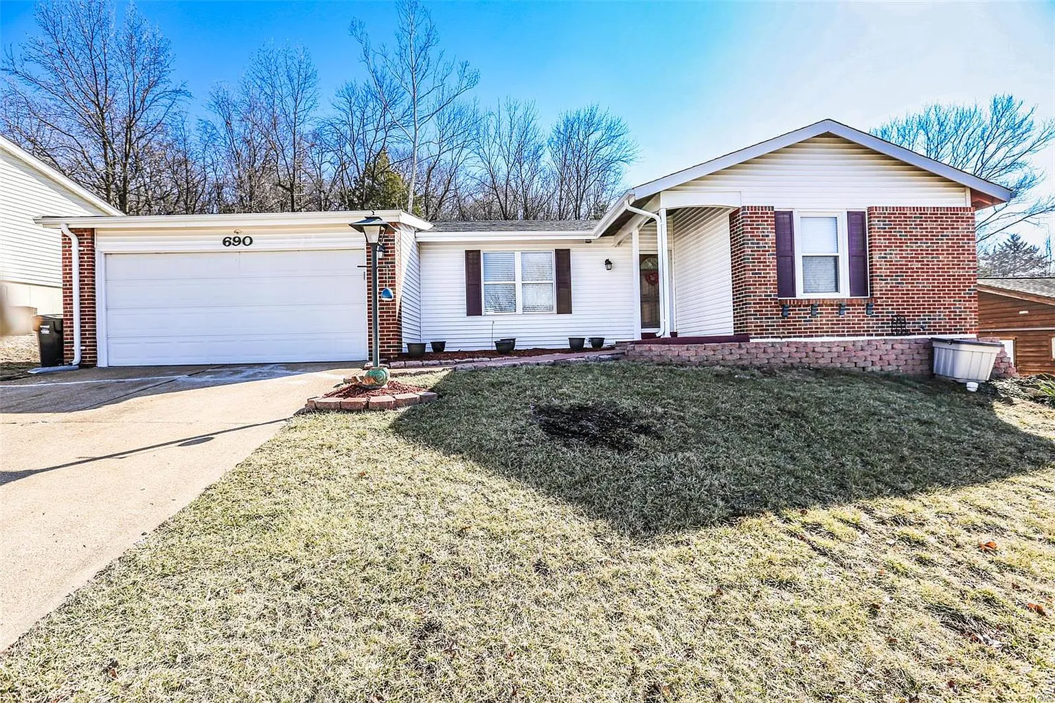 690 Green Forest Dr photo 1