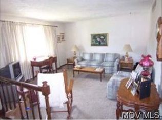212 Greenwood Dr, Williamstown, WV 26187