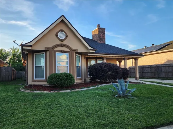 12960 N Lake Carmel Dr, New Orleans, LA 70128