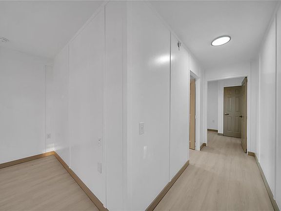 5th image of 7483 Danvers Cir