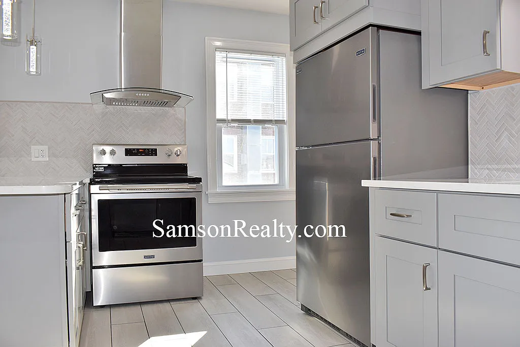 Building Photo - 296 Atwells Ave #3C