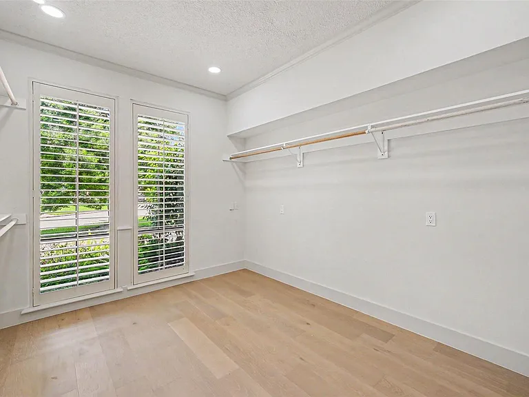 507 Commodore Way — Photo 25