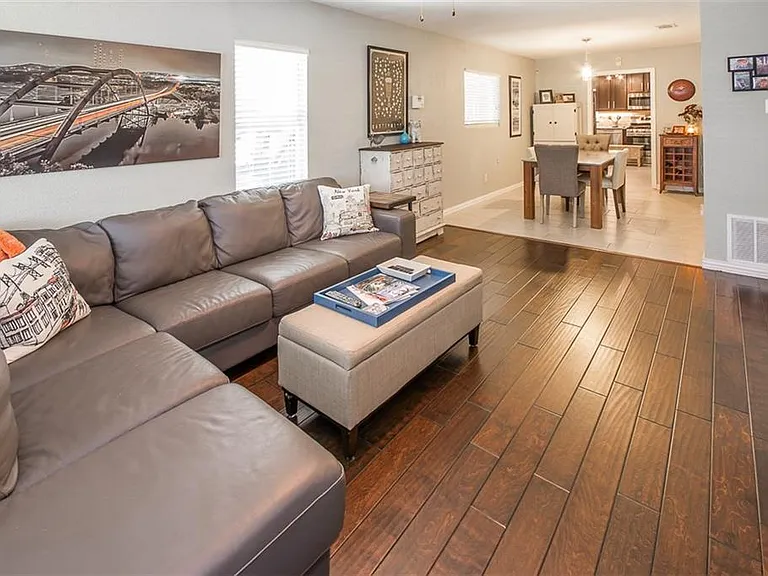 1803 McKinley Ave — Photo 2
