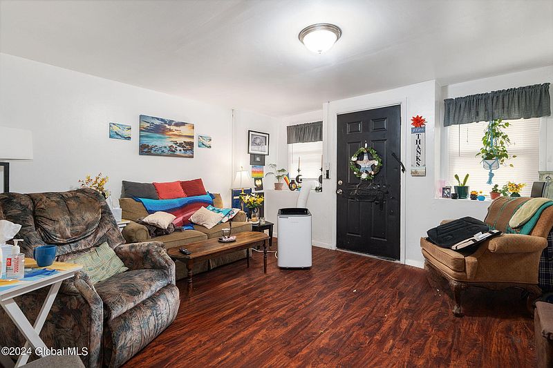 4th image of 31 Dana Avenue