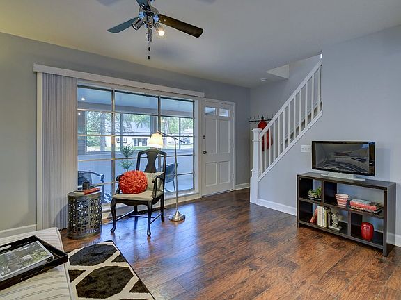 2nd image of 1211 Crawford Dr